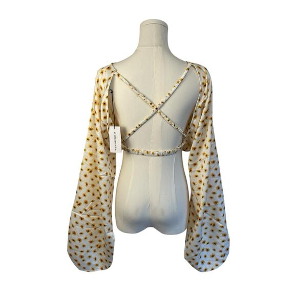 NWT WeWoreWhat x Revolve Daisy Flower Billow Sleeve Crop Top Women's Size Large - Picture 3 of 8